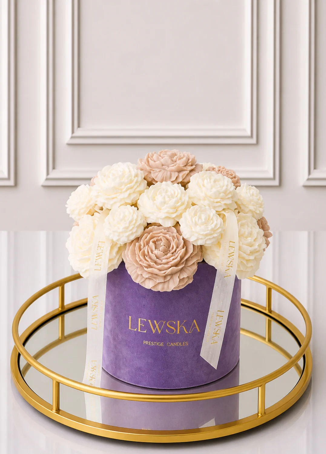 Flowerbox  sojowy L fioletowy. Kwiaty biało- beżowe