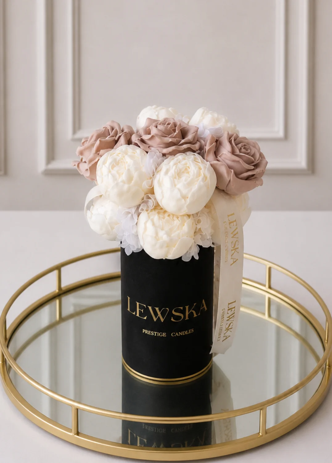Flowerbox S mini pąki i 3 róże beżowe. Kolor pudełka do wyboru