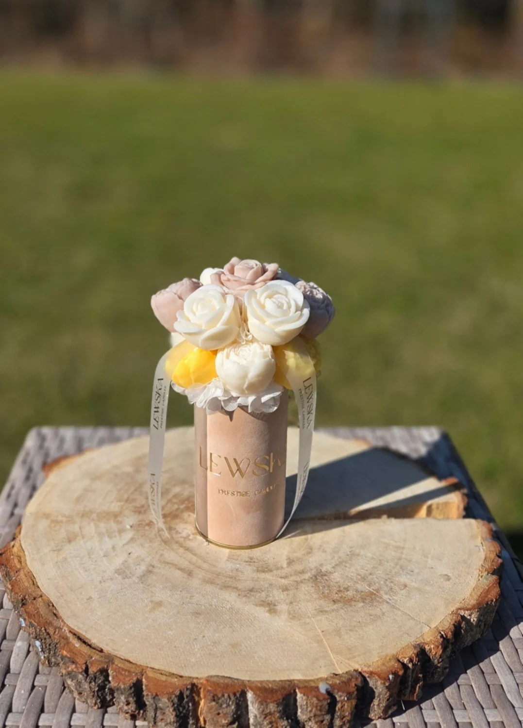 Flowerbox sojowy  S beż- kwiaty biel-beż-żólty Wiosenny Bukiet