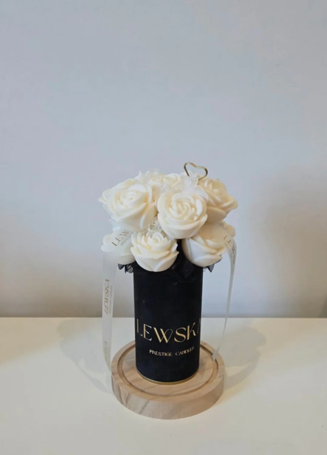 Flowerbox sojowy  S czarny białe róże Elegancka Kobieta